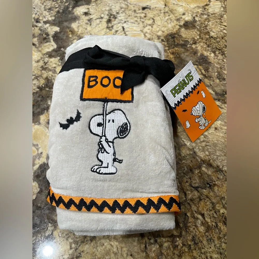 Peanuts set of 2 hand towels - Snoopy and Bat BOO brand new! 100% Cotton